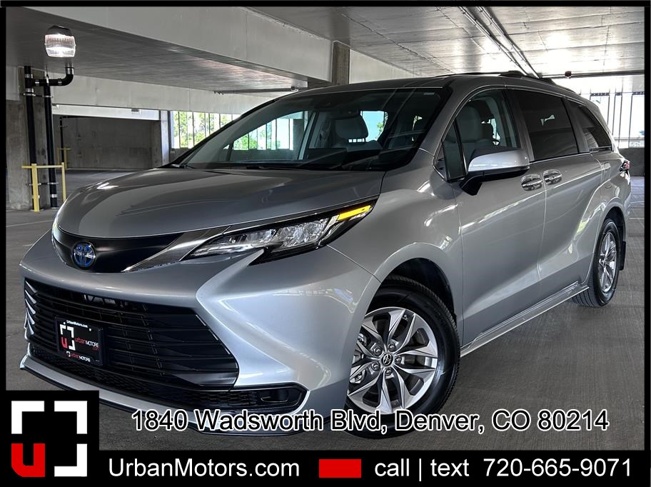 2022 Toyota Sienna from Urban Motors Red