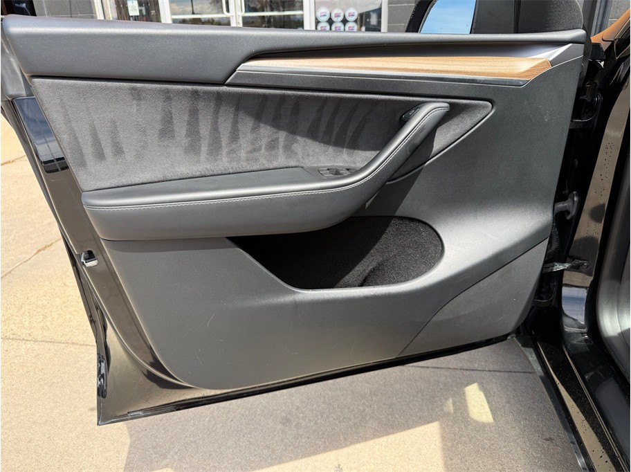 2023 Tesla Model Y Long Range - Photo 24