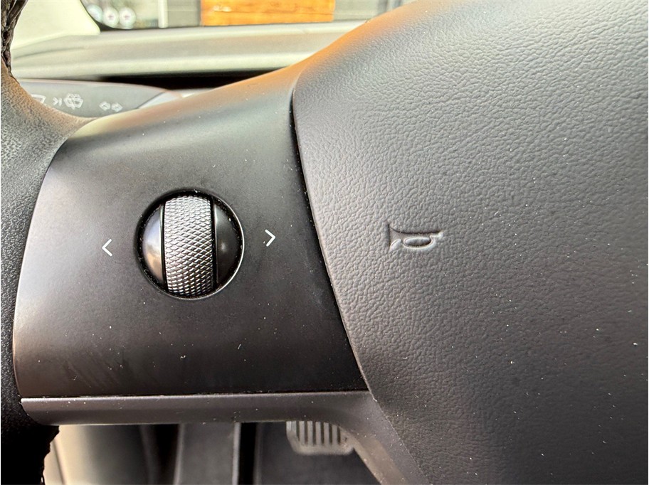 2023 Tesla Model Y Long Range - Photo 27