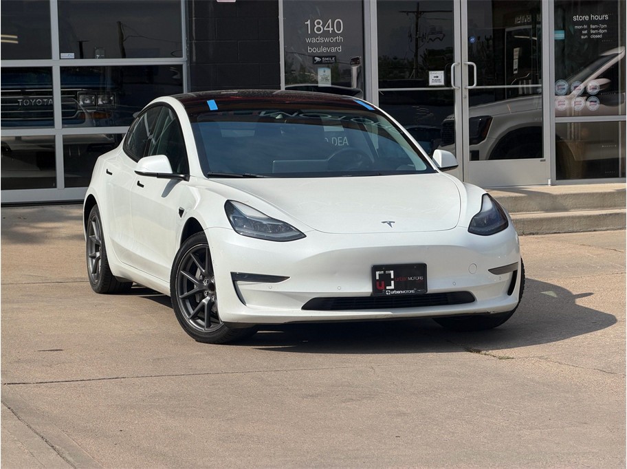 2022 Tesla Model 3 Standard Range Plus's photo