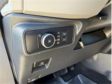 Vehicle Thumb #25