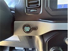 Vehicle Thumb #32