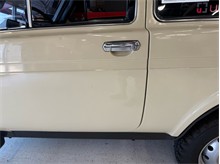 Vehicle Thumb #112