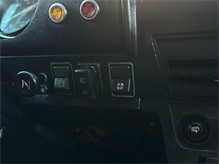 Vehicle Thumb #20