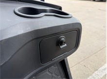 Vehicle Thumb #37