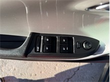 Vehicle Thumb #23