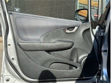 Vehicle Thumb #21