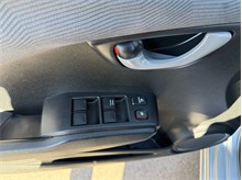 Vehicle Thumb #22