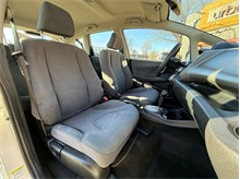 Vehicle Thumb #35
