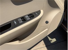 Vehicle Thumb #19