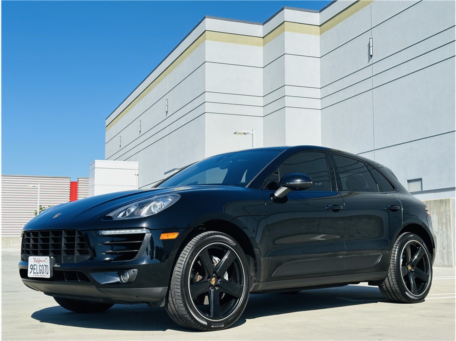 2018 Porsche Macan from Auto Race, Inc.