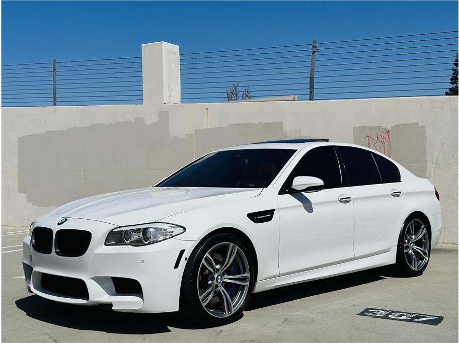 2013 BMW M5 from Auto Race, Inc.