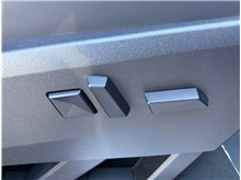 Vehicle Thumb #36