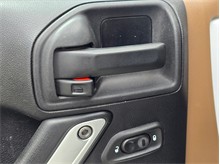 Vehicle Thumb #26