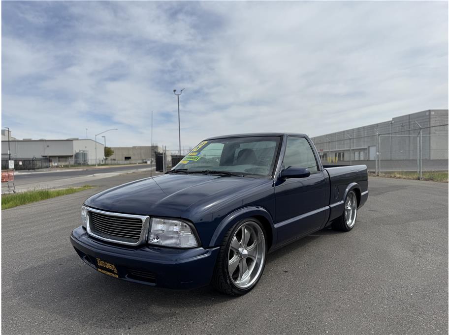 2003 GMC Sonoma 2WD Regular Cab LWB SLS's photo