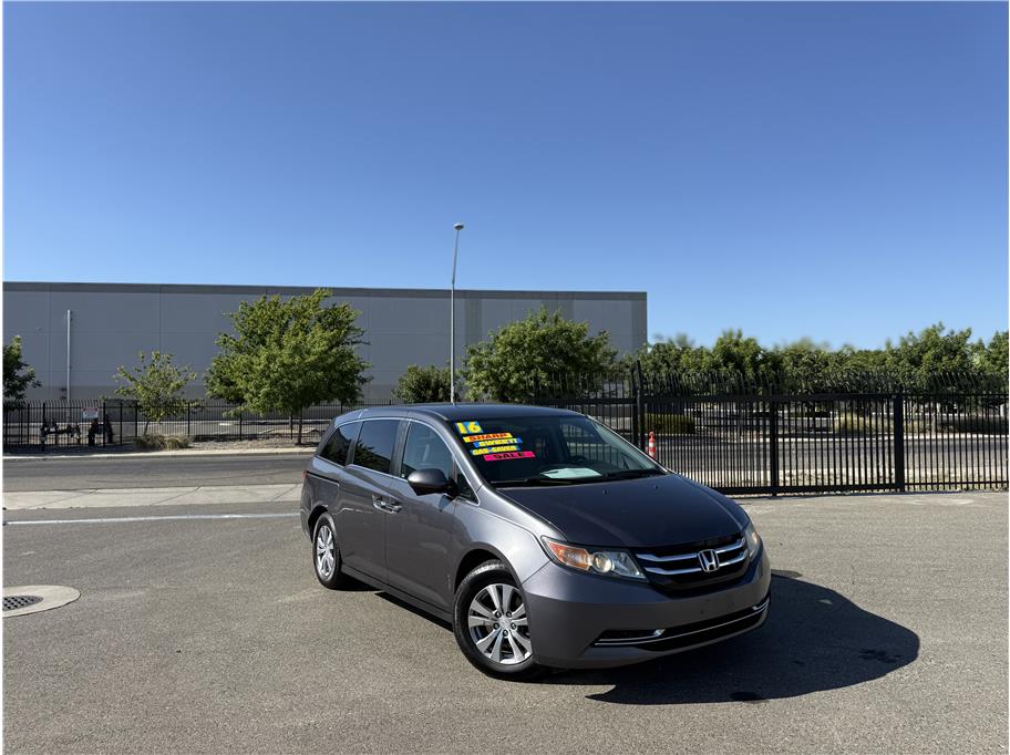 2016 Honda Odyssey SE's photo