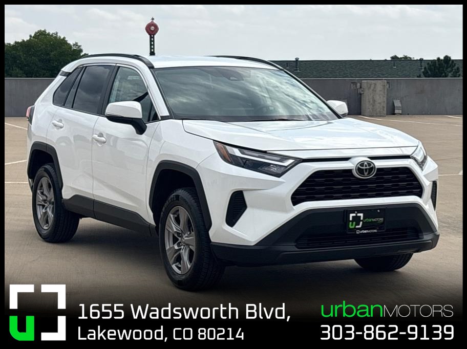 2024 Toyota RAV4 XLE's photo