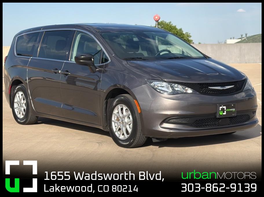 2023 Chrysler Voyager LX's photo