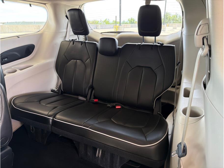 2023 Chrysler Pacifica Limited - Photo 12