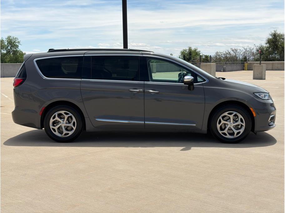 2023 Chrysler Pacifica Limited - Photo 9