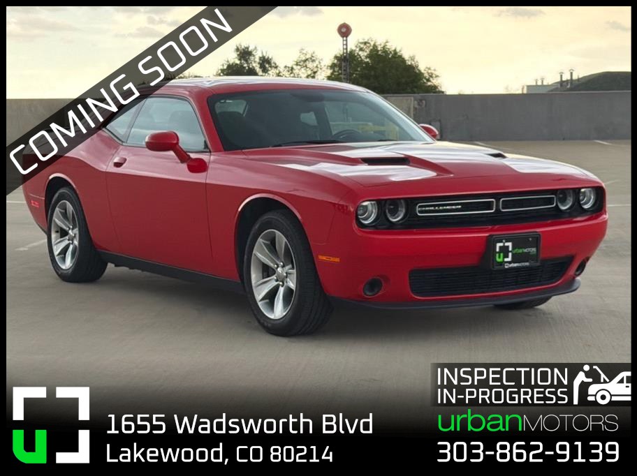 2016 Dodge Challenger SXT's photo
