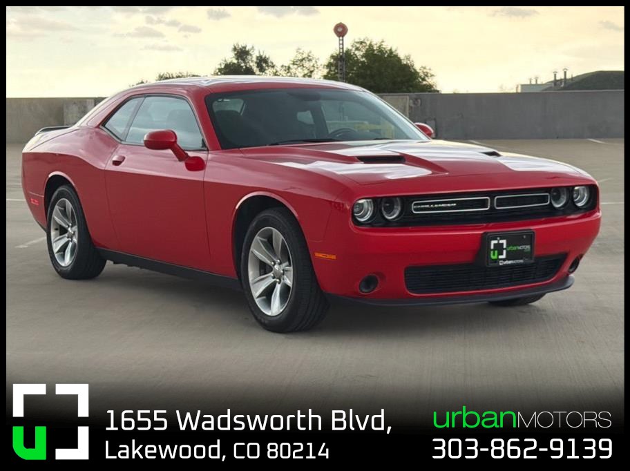 2016 Dodge Challenger SXT's photo