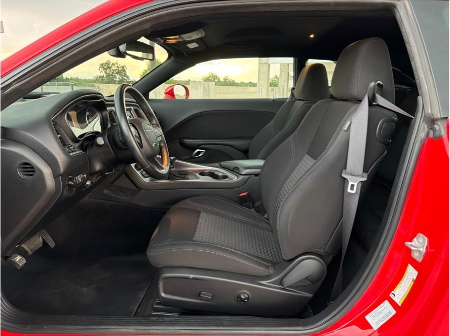 2016 Dodge Challenger SXT - Photo 10