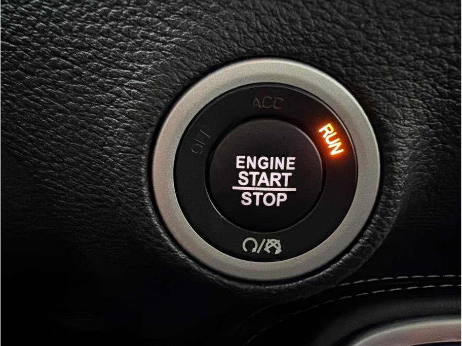 2016 Dodge Challenger SXT - Photo 18