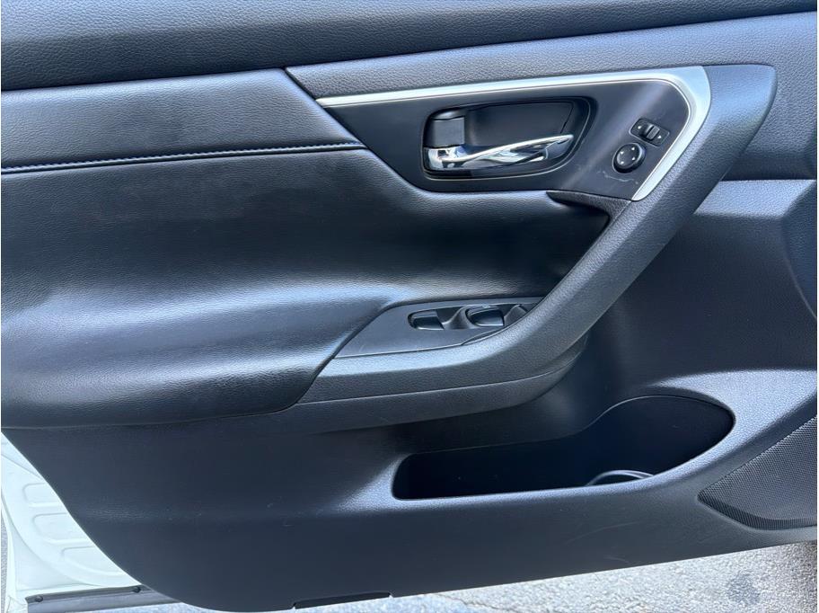 2018 Nissan Altima SR - Photo 11