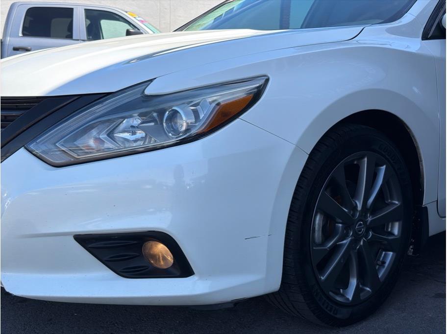 2018 Nissan Altima SR - Photo 3