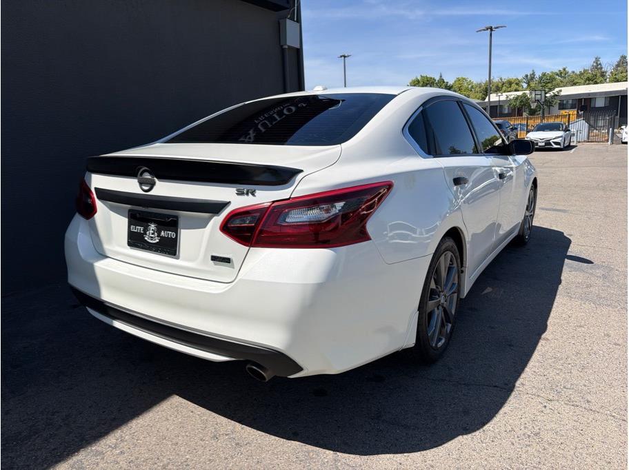 2018 Nissan Altima SR - Photo 6
