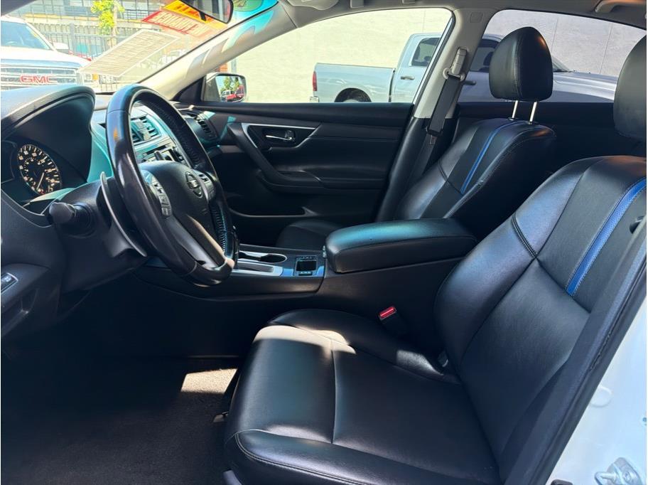2018 Nissan Altima SR - Photo 9