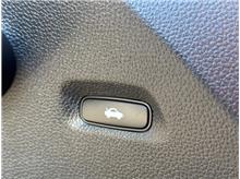 Vehicle Thumb #23