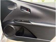 Vehicle Thumb #28