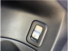 Vehicle Thumb #23