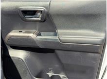 Vehicle Thumb #33