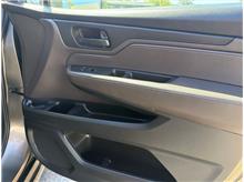 Vehicle Thumb #32