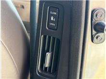 Vehicle Thumb #37