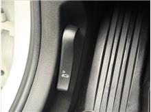 Vehicle Thumb #23