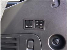 Vehicle Thumb #19