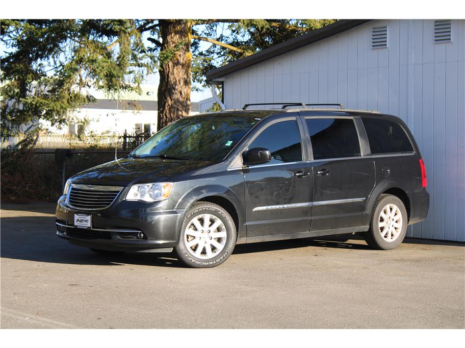 2016 Chrysler Town & Country from Inline Motors