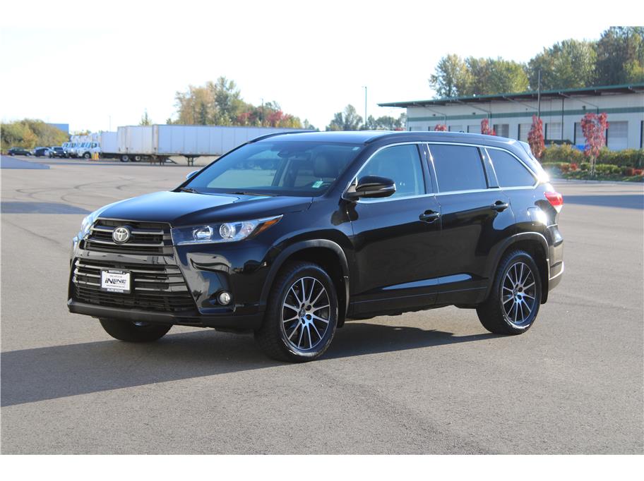 2017 Toyota Highlander SE's photo