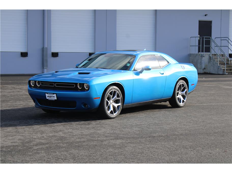 2015 Dodge Challenger SXT's photo