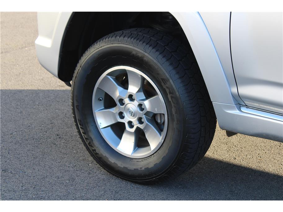 2013 Toyota 4Runner SR5 - Photo 6