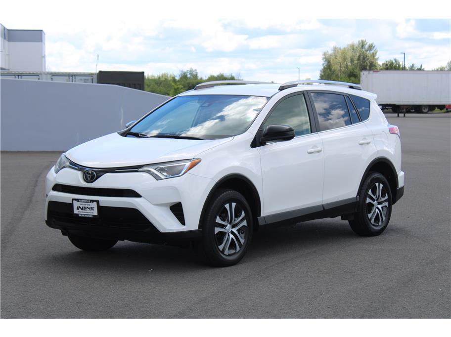 2018 Toyota RAV4 LE AWD's photo