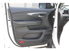 Vehicle Thumb #7