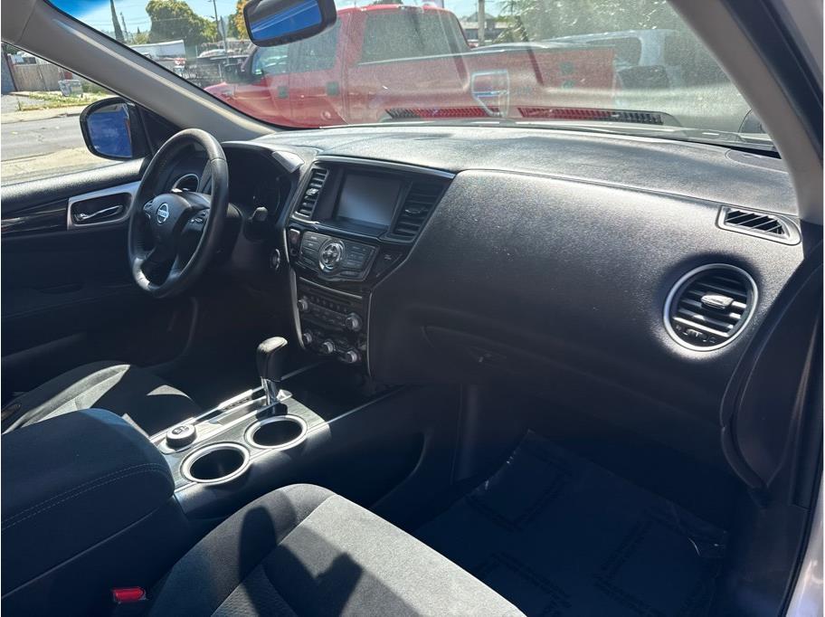 2016 Nissan Pathfinder SV - Photo 13