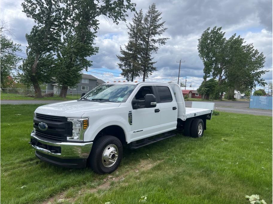 2018 Ford F350 Super Duty Crew Cab & Chassis from ATS Finance