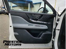 Vehicle Thumb #19