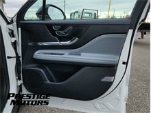 Vehicle Thumb #25